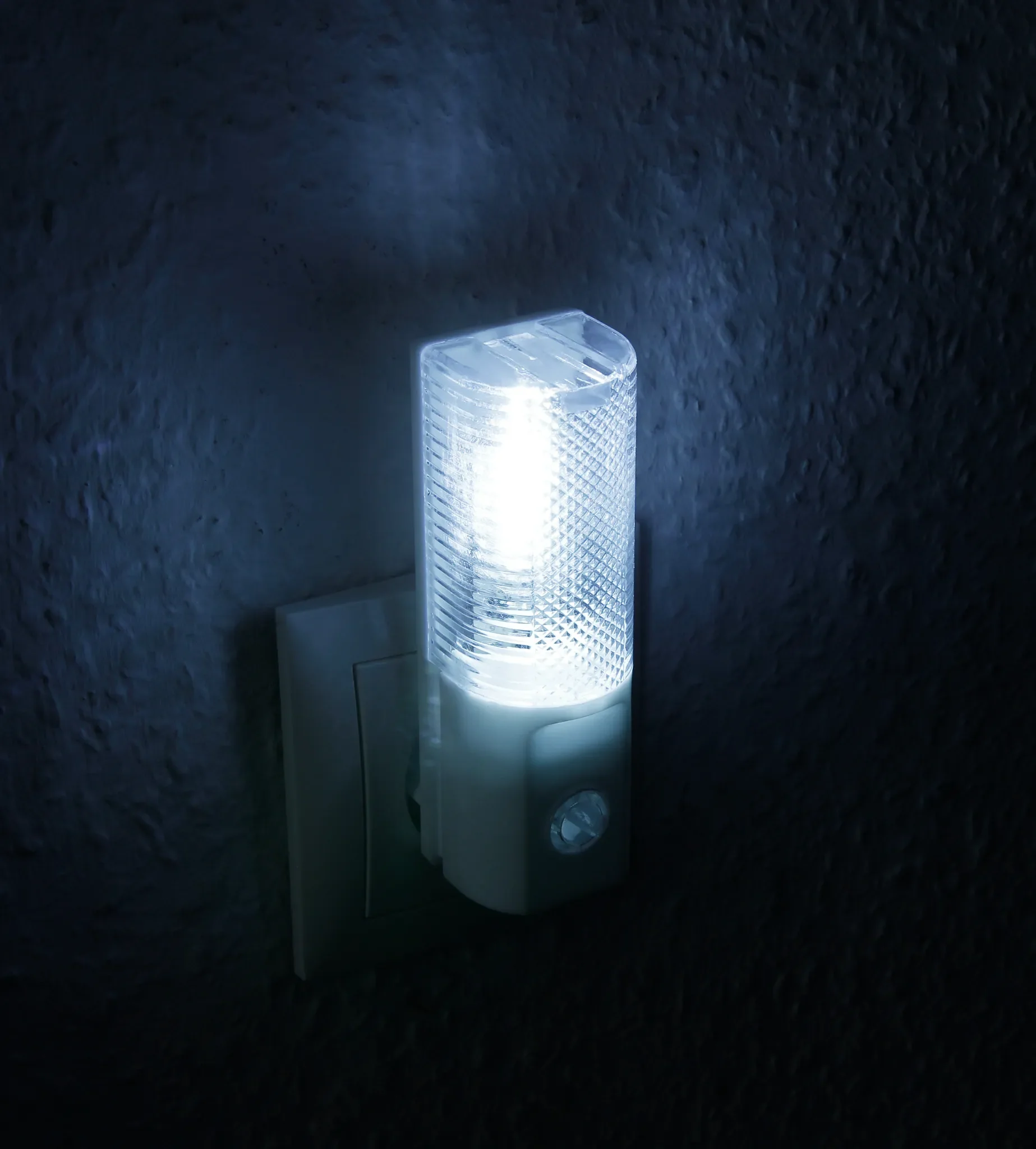 LED-Nachtlicht / Orientierungslicht McShine "LN-04" mit Dämmerungssensor, weiße LEDs, 230V